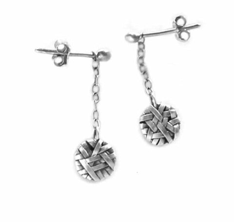 woven silver disc on chain earrings handcrafted in fine and sterling silvers by contemporary jewellery designer gurgel-segrillo