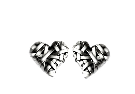 woven heart stud earrings handcrafted in silver by contemporary jewellery designer gurgel-segrillo