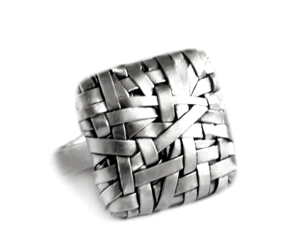 woven square ring wide weave handcrafted in silver by contemporary jewellery designer gurgel-segrillo