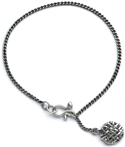 woven chain disc bracelet handcrafted in silver by contemporary jewellery designer gurgel-segrillo