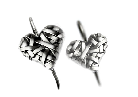 woven heart hook earrings handcrafted in silver by contemporary jewellery designer gurgel-segrillo