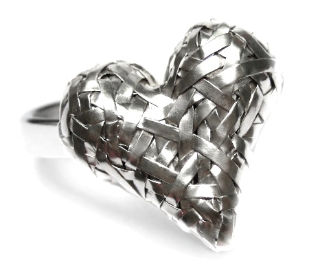 woven heart ring, handcrafted in silver by contemporary jewelry designer gurgel-segrillo