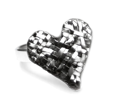 woven heart ring handcrafted in silver by contemporary jewellery designer gurgel-segrillo